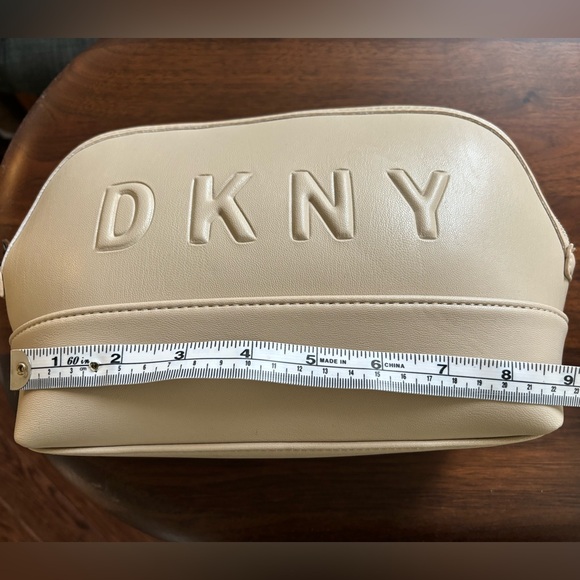 BNWT DKNY Makeup Cosmetic bag. Large. Neutral tan beige. New with tag. - Picture 3 of 7